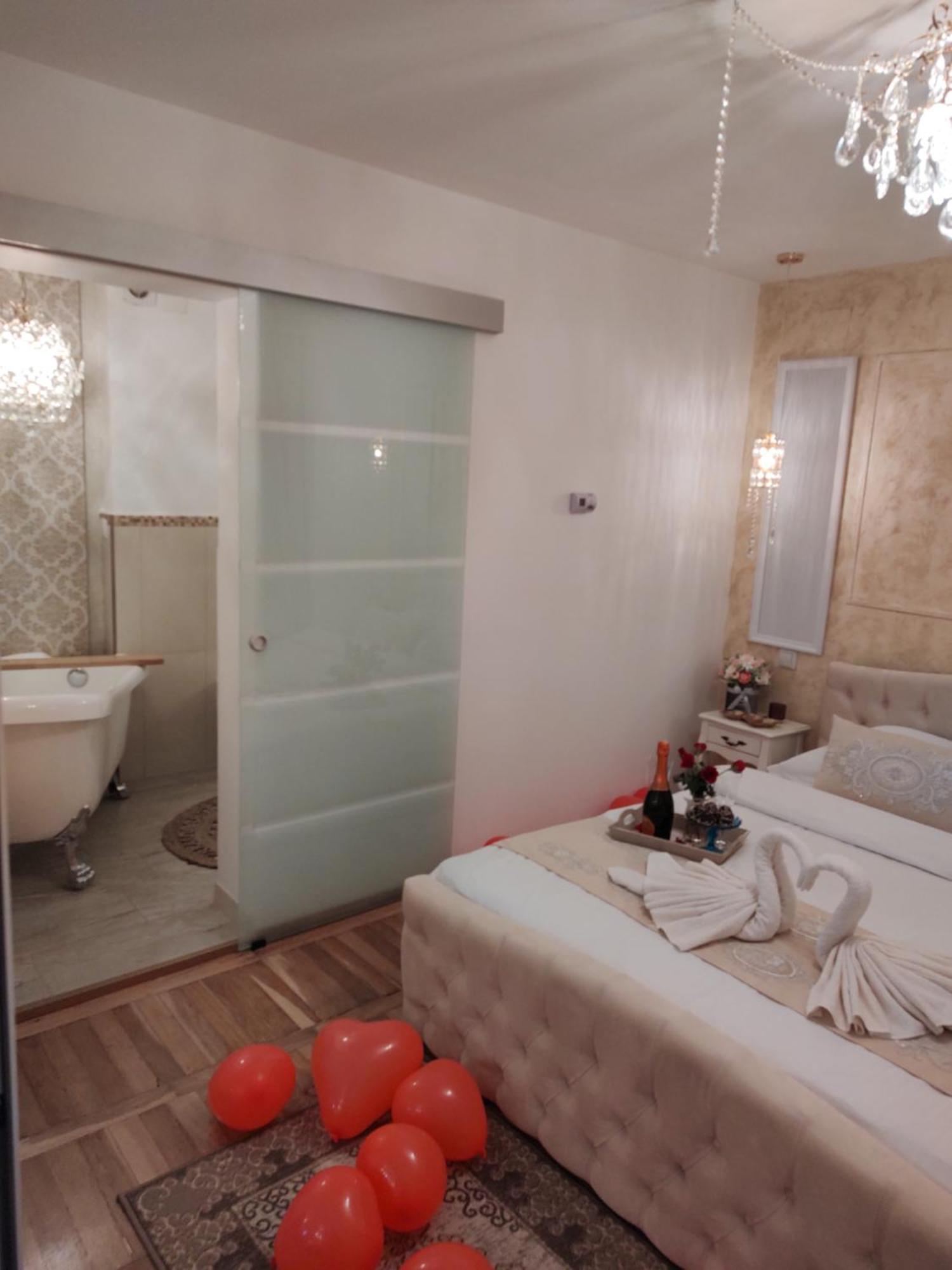 Penthouse Luxury Apartment Resita Exterior photo